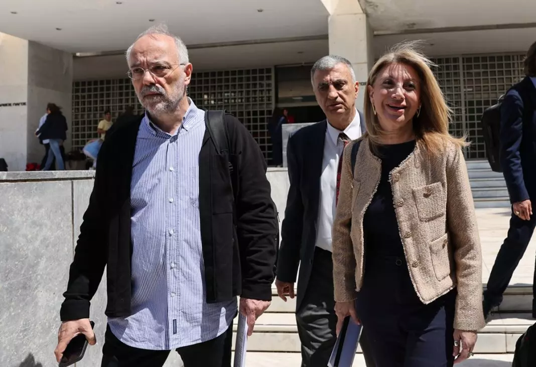 Αιχμές Αυγερινού για Καρυστιανού με αφορμή τις εικόνες στο ιατρείο όπου πέθανε ο Μαζωνάκης – “Ακόμη τρέχω”