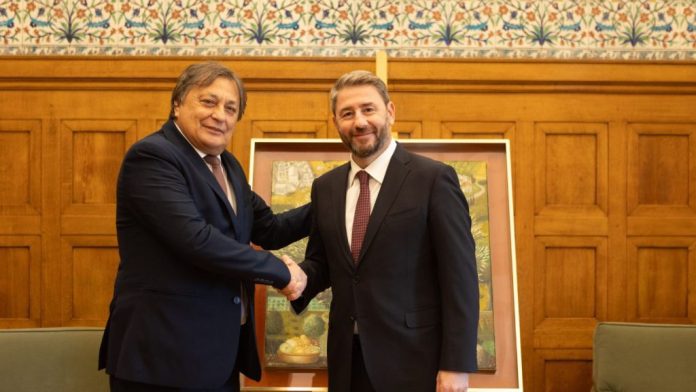 Προσχώρησε στο ΠΑΣΟΚ ο Αλέξανδρος Αυλωνίτης Προσχώρησε στο ΠΑΣΟΚ ο Αλέξανδρος Αυλωνίτης