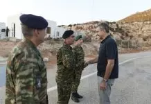 Καστελόριζο για «μέσα» ή για «έξω»; Καστελόριζο για «μέσα» ή για «έξω»;