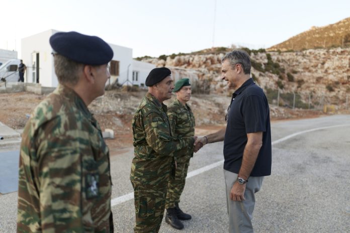 Καστελόριζο για «μέσα» ή για «έξω»; Καστελόριζο για «μέσα» ή για «έξω»;