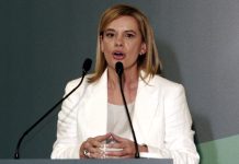Ρόζα Βρεττού: «Βροχή» τοξικών σχολίων από πρώην συντρόφους μετά το «αντίο» στο ΠΑΣΟΚ Ρόζα Βρεττού: «Βροχή» τοξικών σχολίων από πρώην συντρόφους μετά το «αντίο» στο ΠΑΣΟΚ