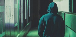 Θεσσαλονίκη: Ανήλικοι χτύπησαν συμμαθητή τους με πέτρες έξω από το σχολείο Θεσσαλονίκη: Ανήλικοι χτύπησαν συμμαθητή τους με πέτρες έξω από το σχολείο