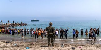 Ισπανία: Καταγγελίες για βασανιστήρια μεταναστών από Ισπανούς στρατιωτικούς στη Θέουτα