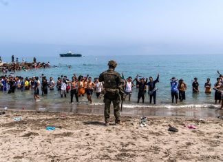Ισπανία: Καταγγελίες για βασανιστήρια μεταναστών από Ισπανούς στρατιωτικούς στη Θέουτα