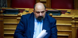 Τέμπη: Σφοδρή πολιτική σύγκρουση μετά την παραπομπή Τριαντόπουλου - Στο τραπέζι η παραίτηση Φλωρίδη
