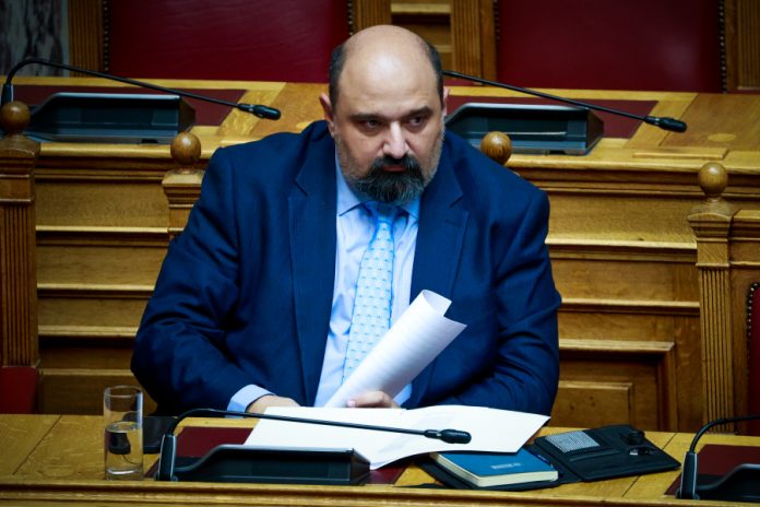 Τέμπη: Σφοδρή πολιτική σύγκρουση μετά την παραπομπή Τριαντόπουλου - Στο τραπέζι η παραίτηση Φλωρίδη