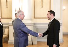 Με Μαζωνάκη και φραπέ το πρώτο μήνυμα του νέου πρέσβη της Γαλλίας στην Ελλάδα - (VIDEO)