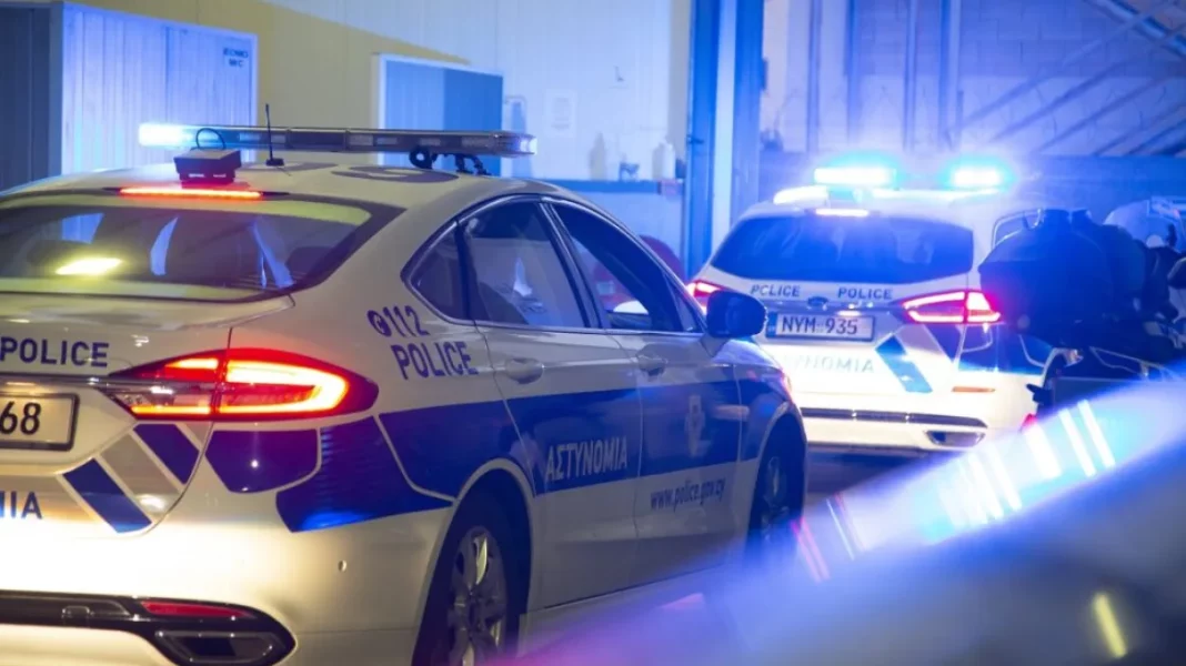 cyprus_police Καταδίωξη με πυροβολισμούς στη Λεμεσό: 34χρονος προσέκρουσε σε περιπολικό και παρέσυρε αστυνομικό πριν συλληφθεί