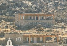 Υπό αστυνομική φρούρηση η Πολεοδομία Μυκόνου: Στο μικροσκόπιο τα αρχεία της υπηρεσίας Υπό αστυνομική φρούρηση η Πολεοδομία Μυκόνου: Στο μικροσκόπιο τα αρχεία της υπηρεσίας