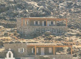 Υπό αστυνομική φρούρηση η Πολεοδομία Μυκόνου: Στο μικροσκόπιο τα αρχεία της υπηρεσίας Υπό αστυνομική φρούρηση η Πολεοδομία Μυκόνου: Στο μικροσκόπιο τα αρχεία της υπηρεσίας