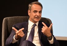 Εμμονικά εγκλωβισμένος στην αγκαλιά Νετανιάχου
