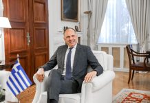 Παραμένουν οι απορίες από τη δήλωση Γεραπετρίτη