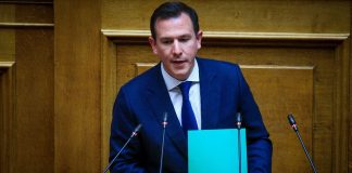 Δουδωνής τρολάρει Μητσοτάκη για τον διάλογο με Τούνη: Το τηλέφωνο στις 3 το πρωί