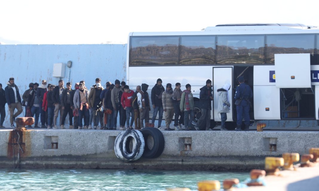 e756445a-4954647 Χανιά: Συνέλαβαν 13χρονο για διακίνηση μεταναστών στη Γαύδο