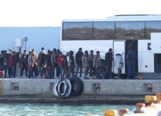 Χανιά: Συνέλαβαν 13χρονο για διακίνηση μεταναστών στη Γαύδο Χανιά: Συνέλαβαν 13χρονο για διακίνηση μεταναστών στη Γαύδο
