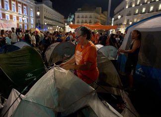 Ισπανία: Η έξωση της 87χρονης Μαρίκαρμεν... ξαναγέμισε σκηνές 15 χρόνια μετά τους «Αγανακτισμένους»