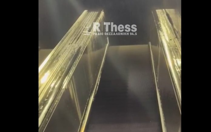 Πλημμύρισαν οι σκάλες στον σταθμό «Πανεπιστήμιο» του μετρό Θεσσαλονίκης Πλημμύρισαν οι σκάλες στον σταθμό «Πανεπιστήμιο» του μετρό Θεσσαλονίκης