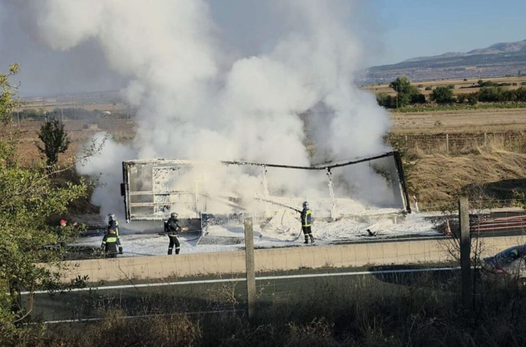 Φωτιά σε ρυμουλκούμενο φορτηγού στην Εγνατία Οδό