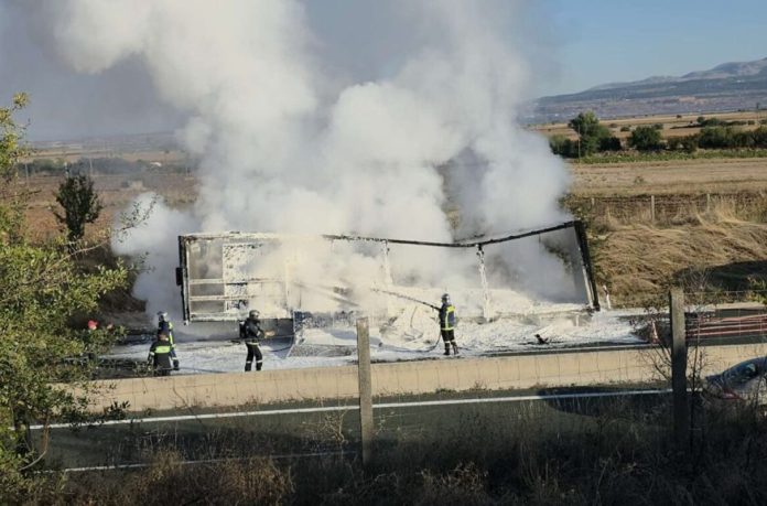 Φωτιά σε ρυμουλκούμενο φορτηγού στην Εγνατία Οδό