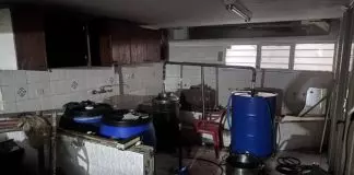 Έφοδος της ΕΛ.ΑΣ. σε αποθήκη-«καβάτζα» με κλεμμένα ηλεκτρονικά και παράνομο αποστακτήριο