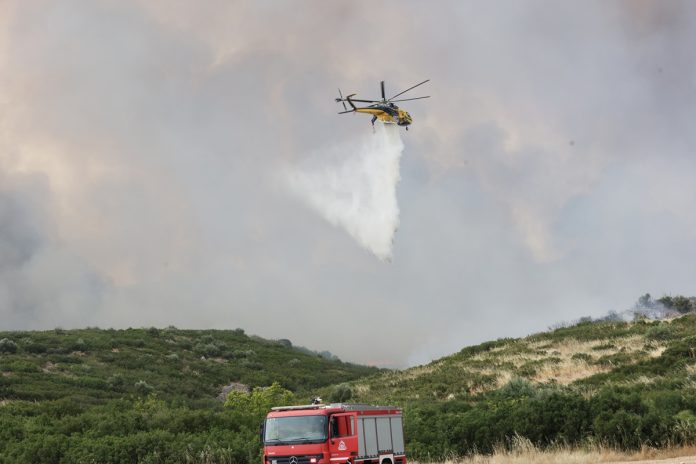 Δράμα: Δύο διαφορετικές εστίες πυρκαγιάς σε δασική έκταση – Επιχειρούν 5 εναέρια μέσα