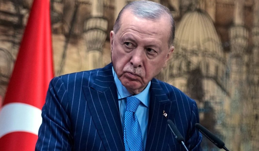 erdogan-1200x700 Συνελήφθη πρώην διοικητής του τουρκικού ΣΔΟΕ – «Ξεσκόνιζε» την περιουσία του Ερντογάν