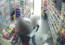 Σκληρό βίντεο: Η στιγμή που 14χρονος μαχαιρώνει κορίτσι που αρνήθηκε να βγει ραντεβού μαζί του