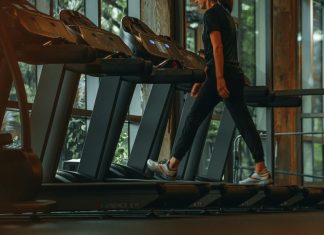 Από τους διαδρόμους στα βάρη: Γιατί η Gen Z αλλάζει τον τρόπο που γυμνάζεται