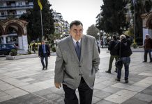 Στα δύσκολα… Καρατζαφέρης Στα δύσκολα... Καρατζαφέρης