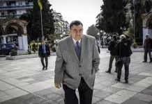 Στα δύσκολα... Καρατζαφέρης