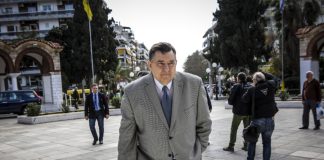 Στα δύσκολα… Καρατζαφέρης Στα δύσκολα... Καρατζαφέρης