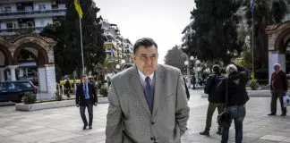 Στα δύσκολα... Καρατζαφέρης