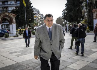 Στα δύσκολα… Καρατζαφέρης Στα δύσκολα... Καρατζαφέρης
