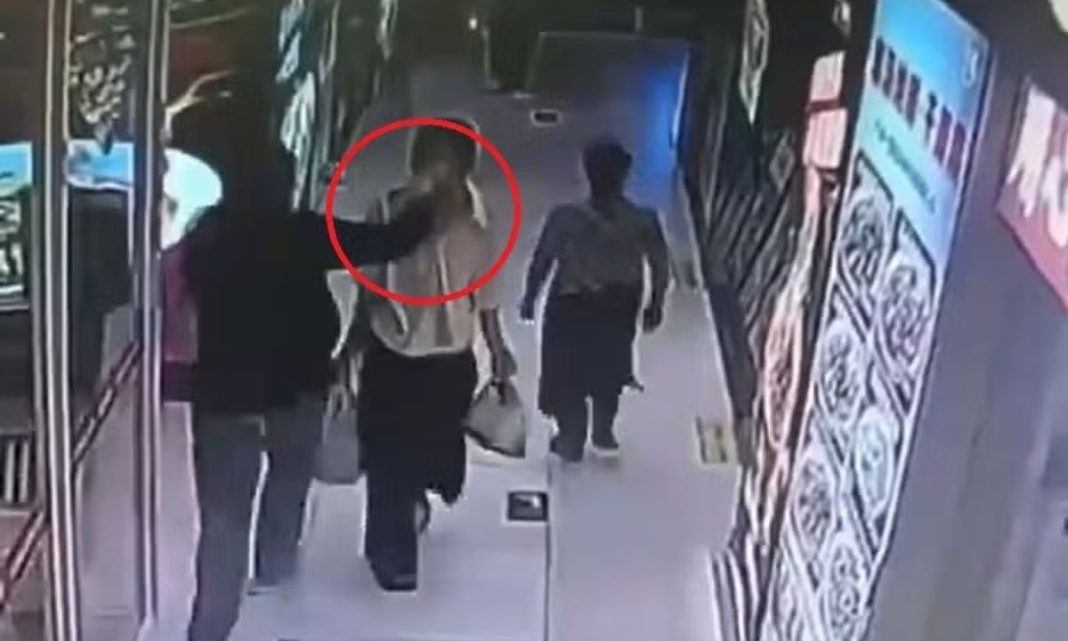 f631ceb2-0video-man-35-arrested-after-stabbing-women-in-eyes-in-horror-rampage Τρόμος στην Κίνα: Άνδρας μαχαίρωνε στο πρόσωπο περαστικές γυναίκες - Σημάδευε τα μάτια τους