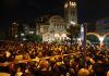 Κηδεία Μαζωνάκη: Ρίγη συγκίνησης στη λαϊκή αγρυπνία - Θαυμαστές έρχονται με ναυλωμένα πούλμαν για το «τελευταίο αντίο»