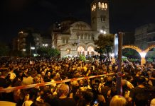 Κηδεία Μαζωνάκη: Ρίγη συγκίνησης στη λαϊκή αγρυπνία – Θαυμαστές έρχονται με ναυλωμένα πούλμαν για το «τελευταίο αντίο» Κηδεία Μαζωνάκη: Ρίγη συγκίνησης στη λαϊκή αγρυπνία - Θαυμαστές έρχονται με ναυλωμένα πούλμαν για το «τελευταίο αντίο»