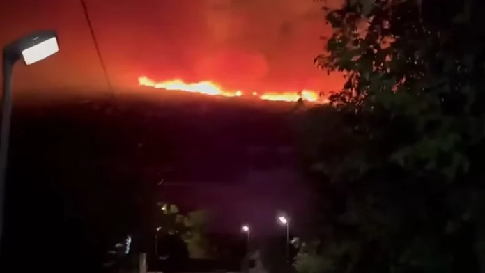 Φωτιά στη Φλώρινα: Ολονύχτια η μάχη με τις φλόγες, ενισχύθηκαν οι δυνάμεις – Εκκενώθηκε η Κρυσταλλοπηγή Φωτιά στη Φλώρινα: Ολονύχτια η μάχη με τις φλόγες, ενισχύθηκαν οι δυνάμεις – Εκκενώθηκε η Κρυσταλλοπηγή