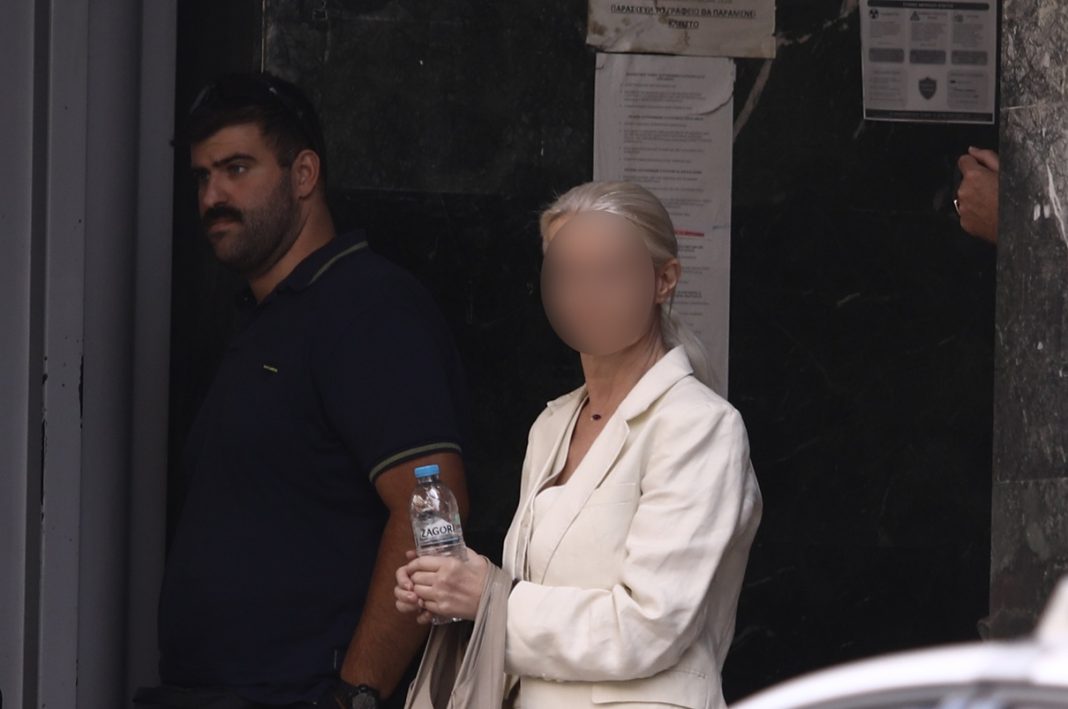Γιώργος Μαζωνάκης: Η γιατρός έστειλε τη φωτογραφία με τον τραγουδιστή στο μηχάνημα πλασμαφαίρεσης σε “γιατρό-υπνωτιστή”