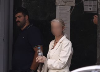 Γιώργος Μαζωνάκης: Η γιατρός έστειλε τη φωτογραφία με τον τραγουδιστή στο μηχάνημα πλασμαφαίρεσης σε “γιατρό-υπνωτιστή”