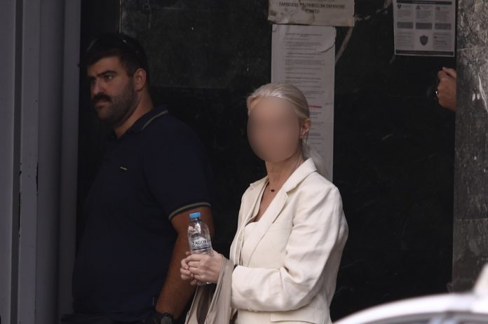 Γιώργος Μαζωνάκης: Η γιατρός έστειλε τη φωτογραφία με τον τραγουδιστή στο μηχάνημα πλασμαφαίρεσης σε “γιατρό-υπνωτιστή” Γιώργος Μαζωνάκης: Η γιατρός έστειλε τη φωτογραφία με τον τραγουδιστή στο μηχάνημα πλασμαφαίρεσης σε “γιατρό-υπνωτιστή”