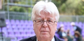 Σε «τρικυμία» ο Σιακαντάρης μπέρδεψε Ελλάδα με Γερμανία και ανοίγει θέμα συνεργασίας Τσίπρα με Μητσοτακη