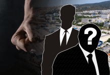 Άγρια κλοτσομπουνίδια εκδότη σε πρωτοκλασάτο φαλακρό κυβερνητικό στέλεχος με φόντο πολλά εκατομμύρια Άγρια κλοτσομπουνίδια εκδότη σε πρωτοκλασάτο φαλακρό κυβερνητικό στέλεχος με φόντο πολλά εκατομμύρια