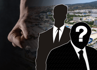 Άγρια κλοτσομπουνίδια εκδότη σε πρωτοκλασάτο φαλακρό κυβερνητικό στέλεχος με φόντο πολλά εκατομμύρια Άγρια κλοτσομπουνίδια εκδότη σε πρωτοκλασάτο φαλακρό κυβερνητικό στέλεχος με φόντο πολλά εκατομμύρια