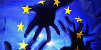 Το «Κέντρο» δεν απειλείται από τα «άκρα», γιατί έχει γίνει το ίδιο «ακραίο»