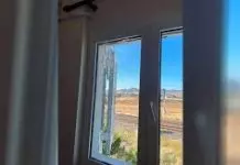 Δύο επιθέσεις από Ρομά σε στέγη φροντίδας γερόντων στη Θήβα, πέταξαν πέτρες και έσπασαν τζάμια