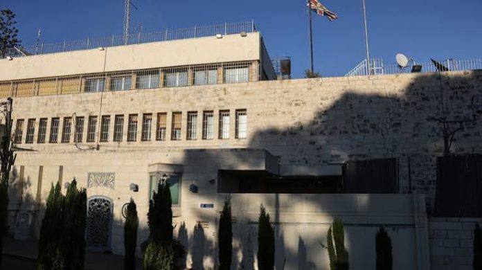 Βαθαίνει η ρήξη Ισραήλ-Βρετανίας: Διορία 30 ημερών για να κλείσει το προξενείο στην Ανατολική Ιερουσαλήμ Βαθαίνει η ρήξη Ισραήλ-Βρετανίας: Διορία 30 ημερών για να κλείσει το προξενείο στην Ανατολική Ιερουσαλήμ