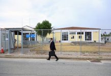 Δίκη Τεμπών: «Άκουσα την κόρη μου να αργοπεθαίνει» – Ο πατέρας της Φραντζέσκας Μπέζα έδειξε φωτογραφία της στους…