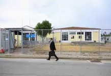 Δίκη Τεμπών: «Άκουσα την κόρη μου να αργοπεθαίνει» – Ο πατέρας της Φραντζέσκας Μπέζα έδειξε φωτογραφία της στους κατηγορουμένους Δίκη Τεμπών: «Άκουσα την κόρη μου να αργοπεθαίνει» – Ο πατέρας της Φραντζέσκας Μπέζα έδειξε φωτογραφία της στους…