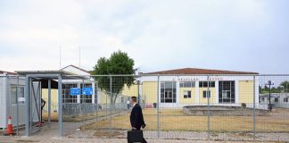 Δίκη Τεμπών: «Άκουσα την κόρη μου να αργοπεθαίνει» – Ο πατέρας της Φραντζέσκας Μπέζα έδειξε φωτογραφία της στους…