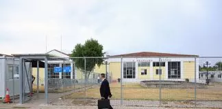 Δίκη Τεμπών: «Άκουσα την κόρη μου να αργοπεθαίνει» – Ο πατέρας της Φραντζέσκας Μπέζα έδειξε φωτογραφία της στους κατηγορουμένους Δίκη Τεμπών: «Άκουσα την κόρη μου να αργοπεθαίνει» – Ο πατέρας της Φραντζέσκας Μπέζα έδειξε φωτογραφία της στους…